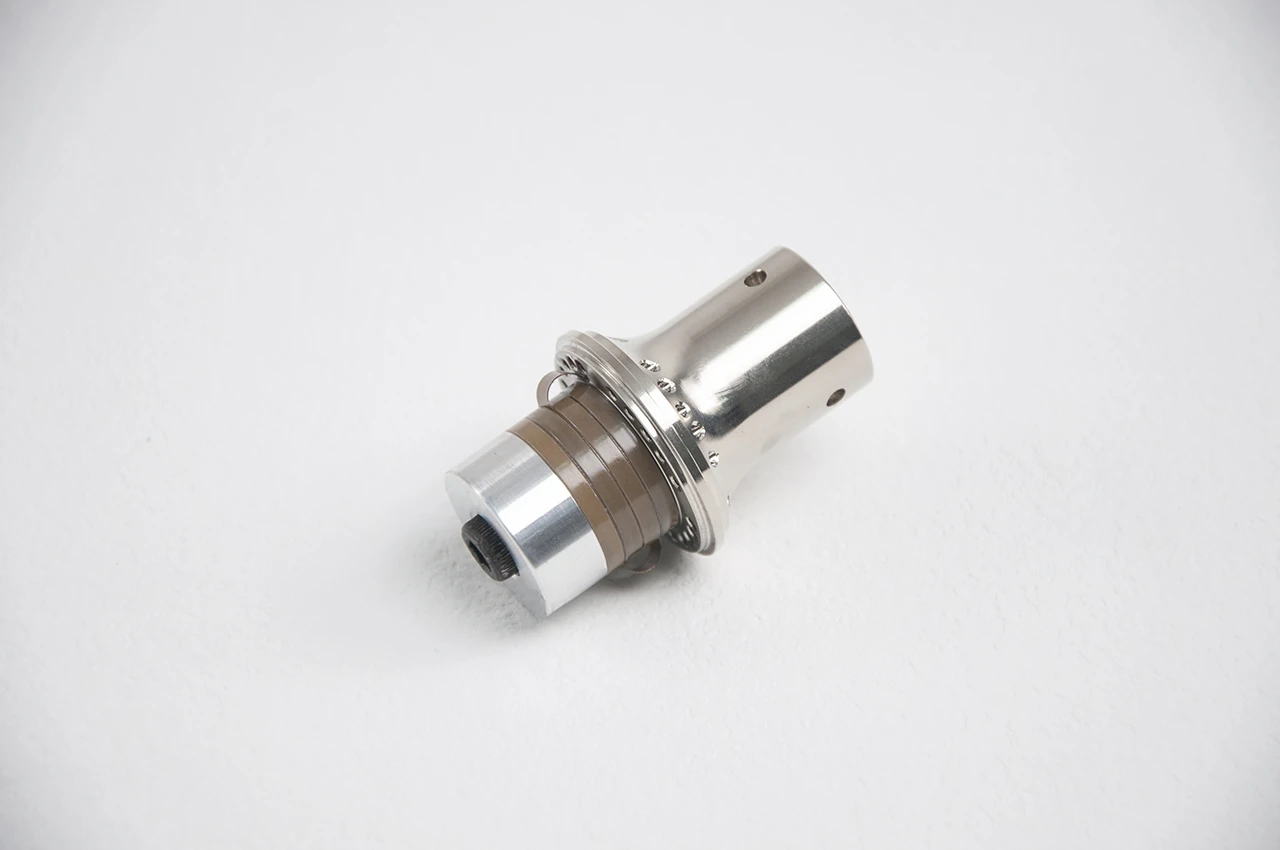 40kHz-900W-F25-SA-P